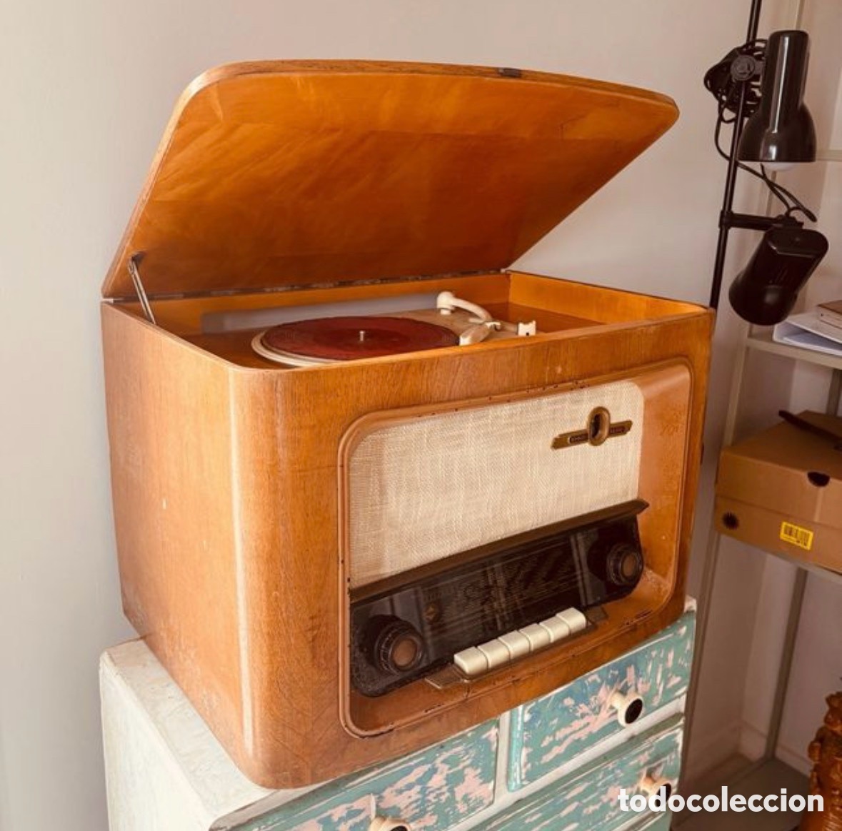 Radios &agrave; lampes: Antigua Radio Tocadiscos de V&aacute;lvulas EMUD A&ntilde;os 50 - Mueble Madera Vintage funcionando