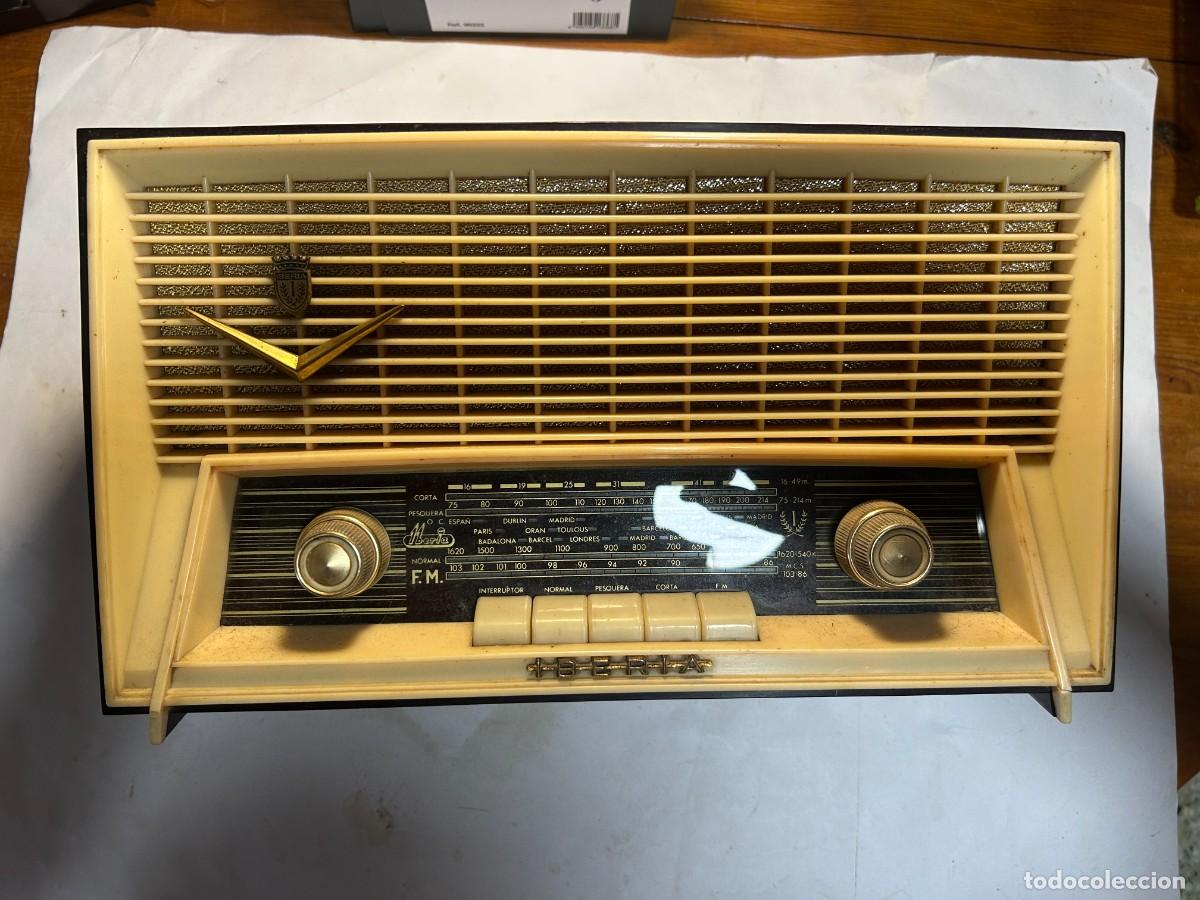 Radios de v&aacute;lvulas: Radio IBERIA BF-261 antigua de baquelita (no funciona) radio de valvulas