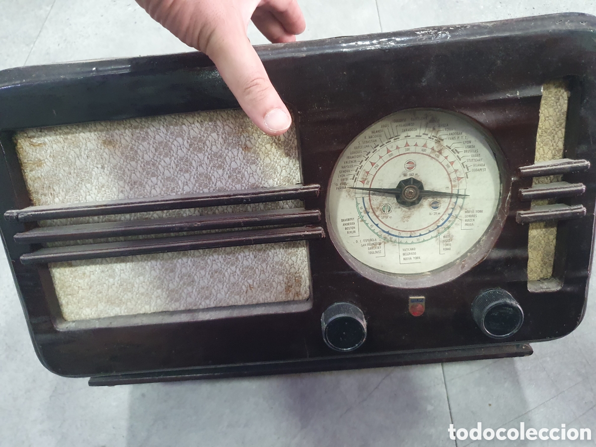 Radios de v&aacute;lvulas: Antigua radio a v&aacute;lvulas Philips. - Foto 2