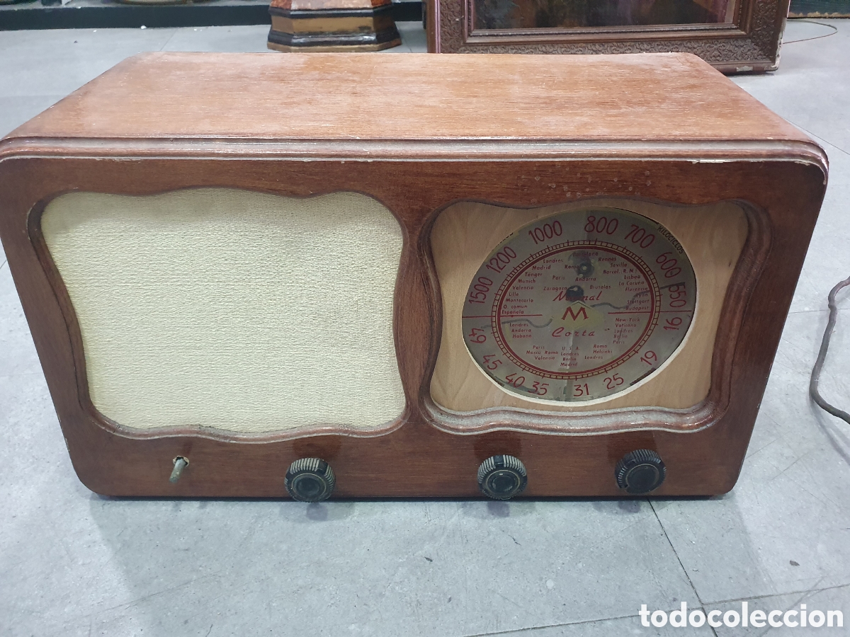 Radio a valvole: Antigua radio a v&aacute;lvulas.