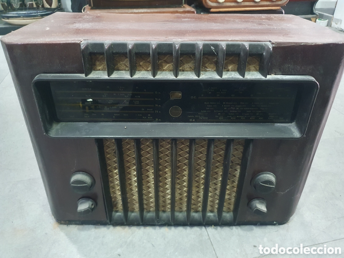 Radio a valvole: Antigua radio a v&aacute;lvulas.