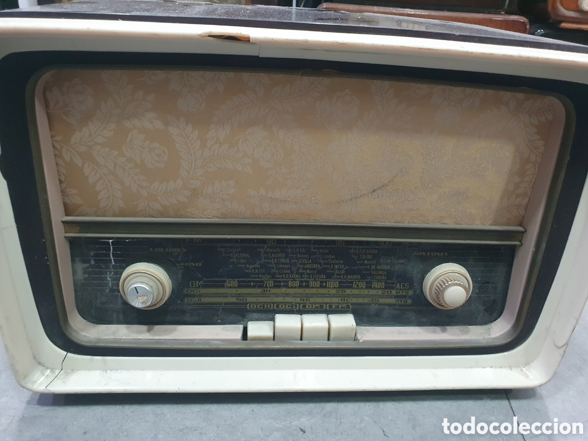 Valve radios: Antigua radio a v&aacute;lvulas Marconi