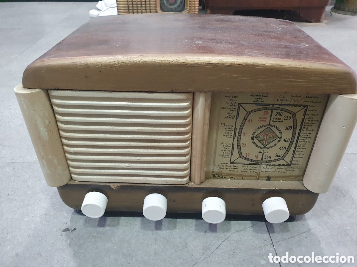 Radios de v&aacute;lvulas: Radio a v&aacute;lvulas Radio Esjupi. (B)