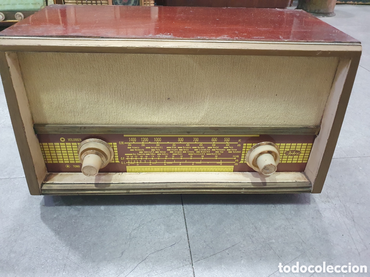 Radios de v&aacute;lvulas: Radio Inter a v&aacute;lvulas. (B)