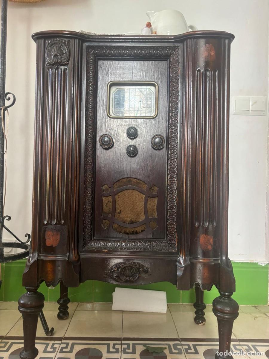 Radios de v&aacute;lvulas: radio mueble antigua