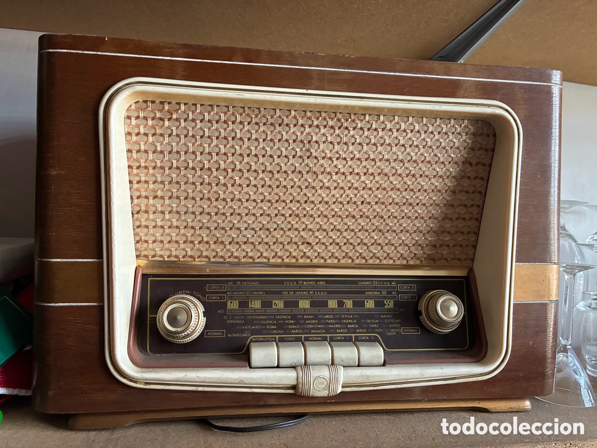 Radio a valvole: Antigua Radio de V&aacute;lvulas Invicta Modelo 5443 - A&ntilde;os 40/50 - Barcelona