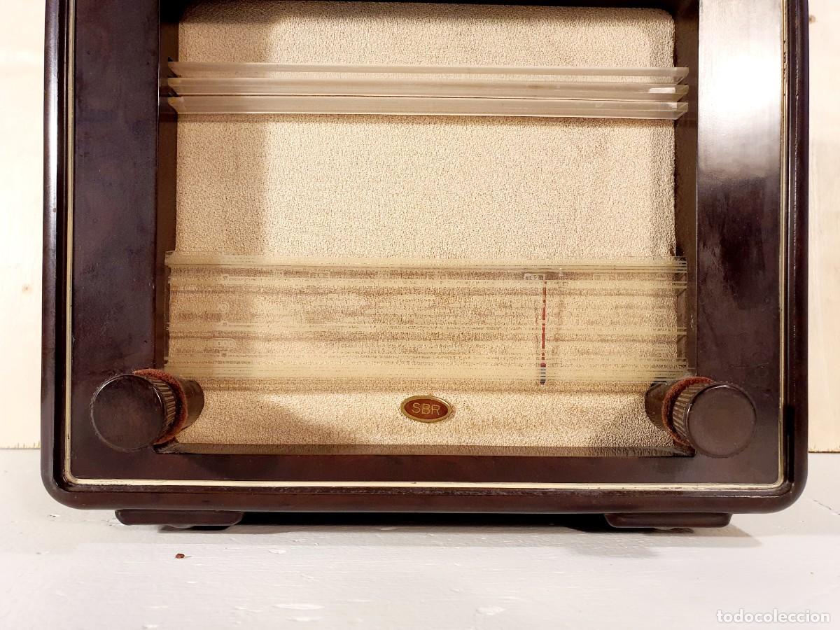 Radios de v&aacute;lvulas: Radio compacta SBR. Baquelita, 1951. - Foto 3