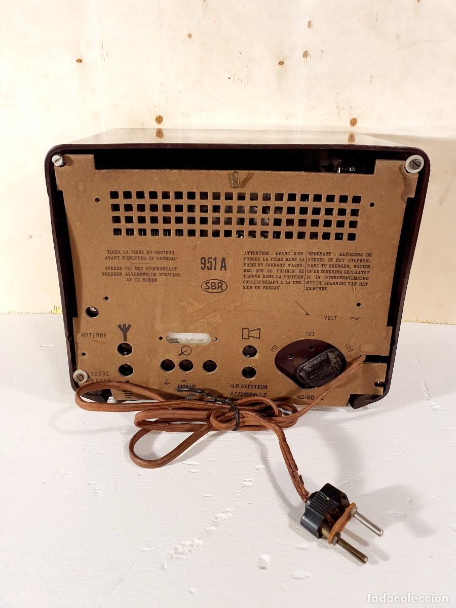 Radios de v&aacute;lvulas: Radio compacta SBR. Baquelita, 1951. - Foto 6