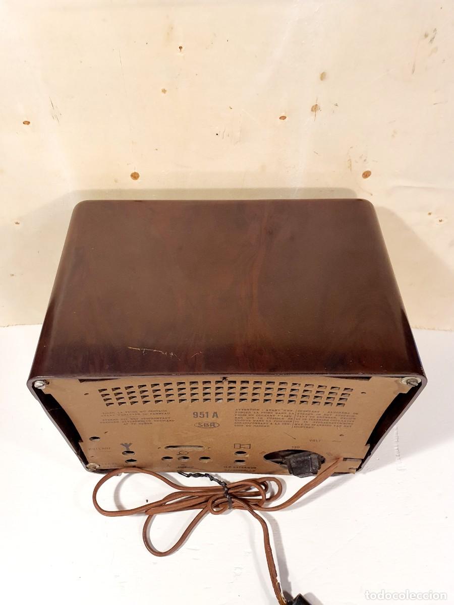 Radios de v&aacute;lvulas: Radio compacta SBR. Baquelita, 1951. - Foto 8