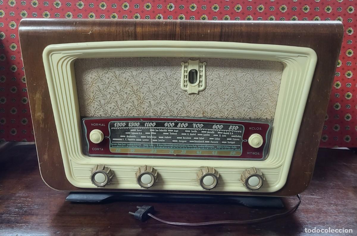 Radios de v&aacute;lvulas: ANTIGUA RADIO MADERA VALVULAS