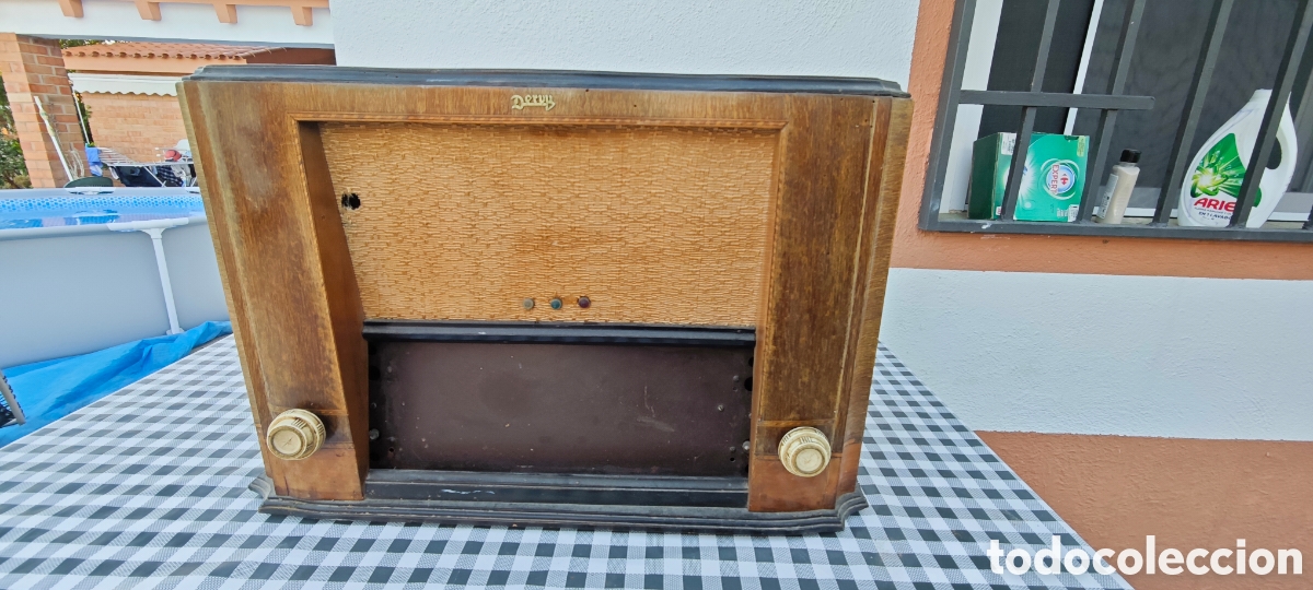 Radios de v&aacute;lvulas: Radio antigua de v&aacute;lvulas Bertr&aacute;n Dervy (Modelo 713) - Para restaurar
