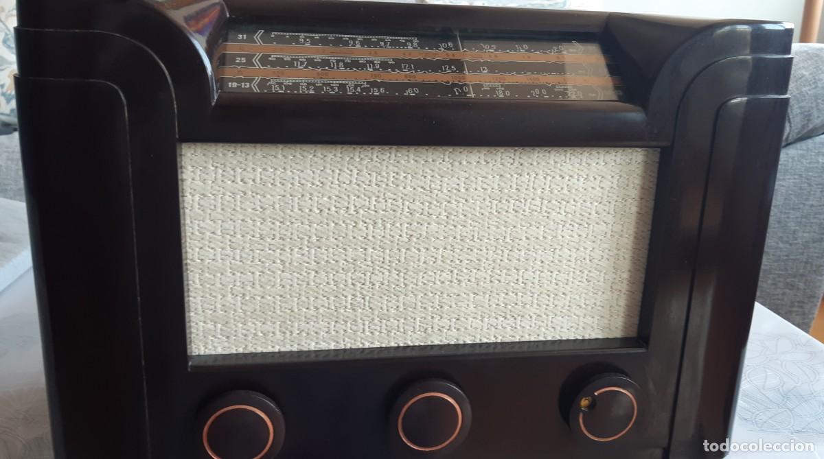 Radios de v&aacute;lvulas: Radio RCA Q22A. v&aacute;lvulas 1941. Bakelita.Restaurada y en funcionamiento.230V.