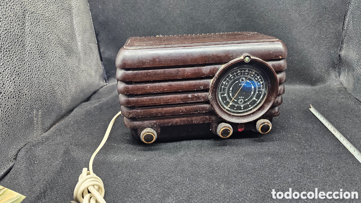 Radios de v&aacute;lvulas: Antigua radio de v&aacute;lvulas de baquelita Philips