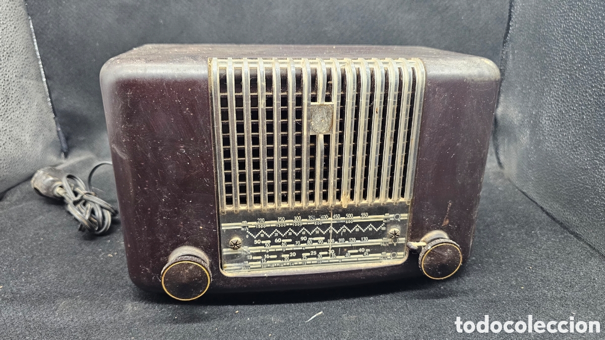Radios de v&aacute;lvulas: Antigua radio de v&aacute;lvulas Philips de baquelita