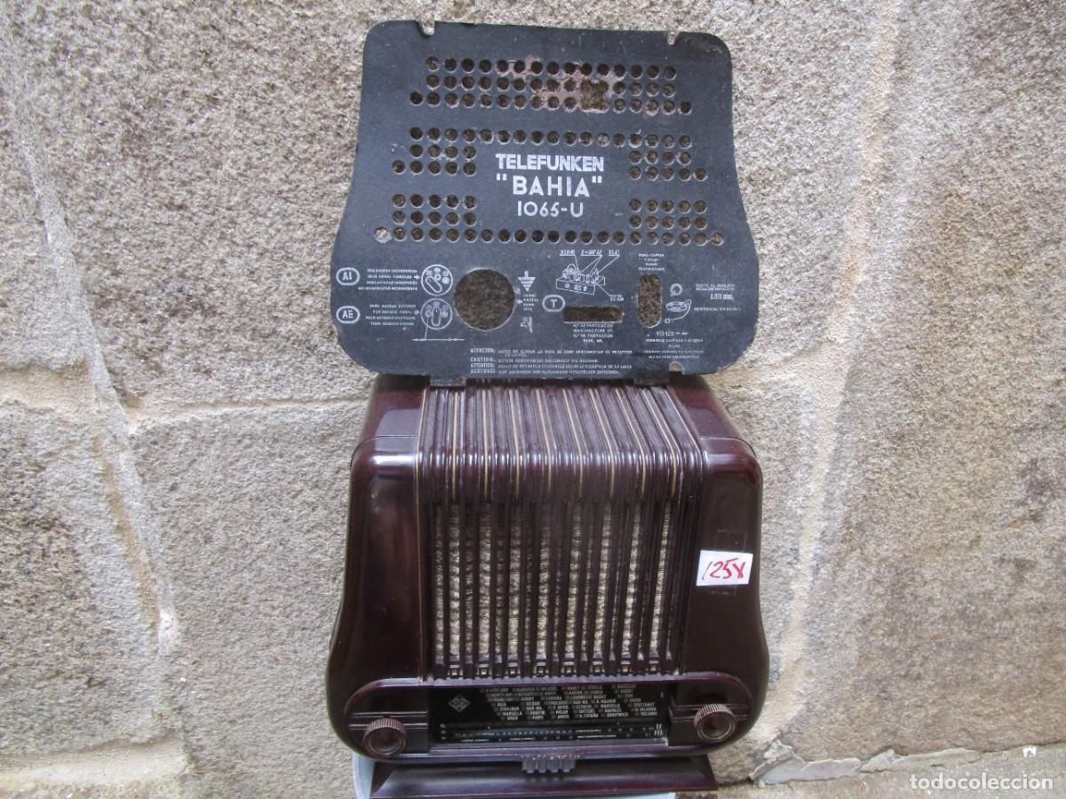 Radios de v&aacute;lvulas: RADIO TELEFUNKEN MODELO BAHIA, MODELO 1065U FUNCIONANDO - 1950 EN GETAFE POR FABRICA IBERICA, 125V.