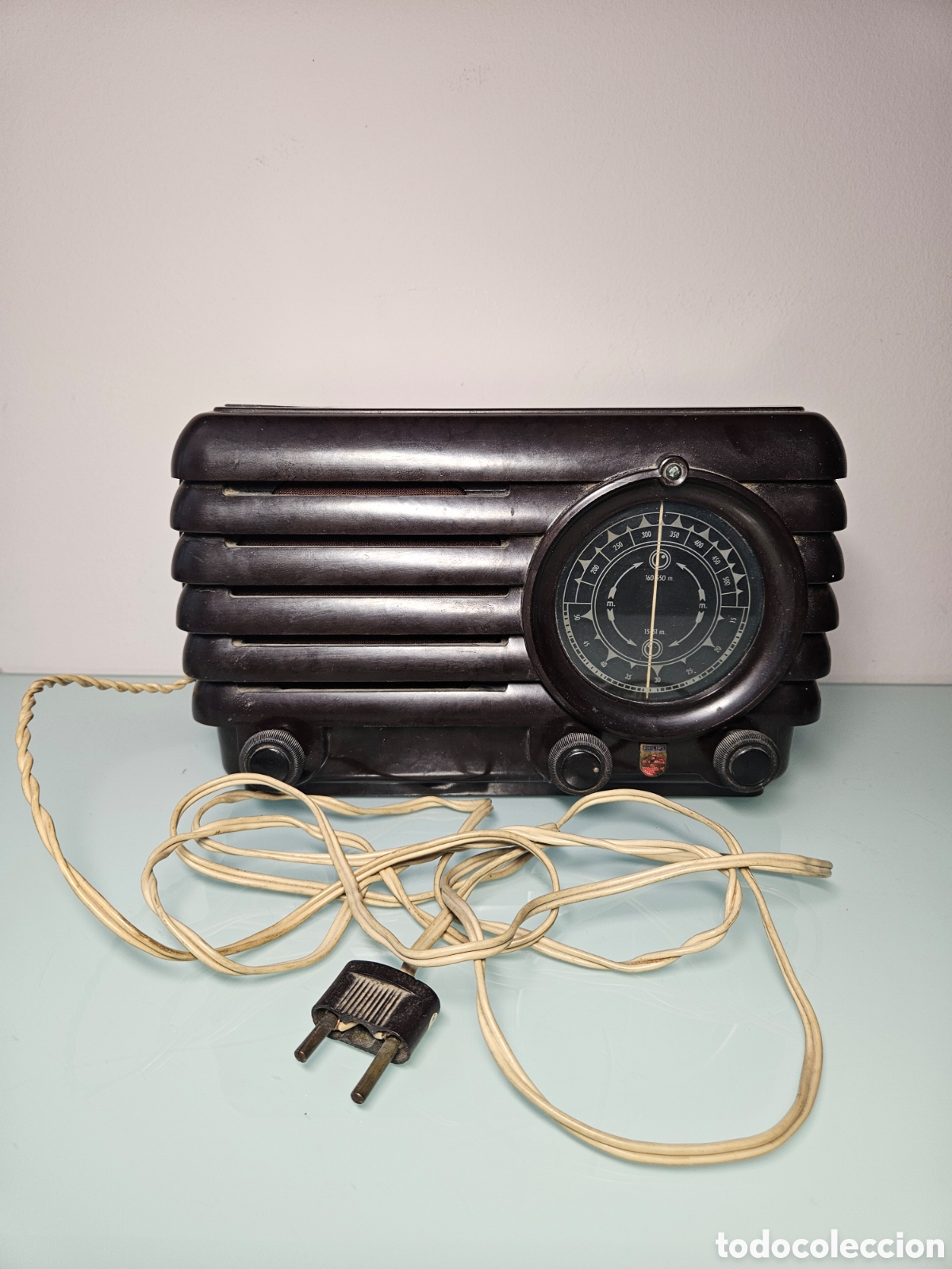 Radios de v&aacute;lvulas: Antigua Radio de V&aacute;lvulas Philips &rdquo;Branquias&rdquo; (A&ntilde;os 40) - Carcasa de Baquelita y Dial Redondo
