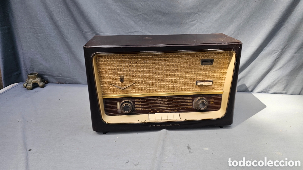 Radios de v&aacute;lvulas: Antigua radio de baquelita Grundig