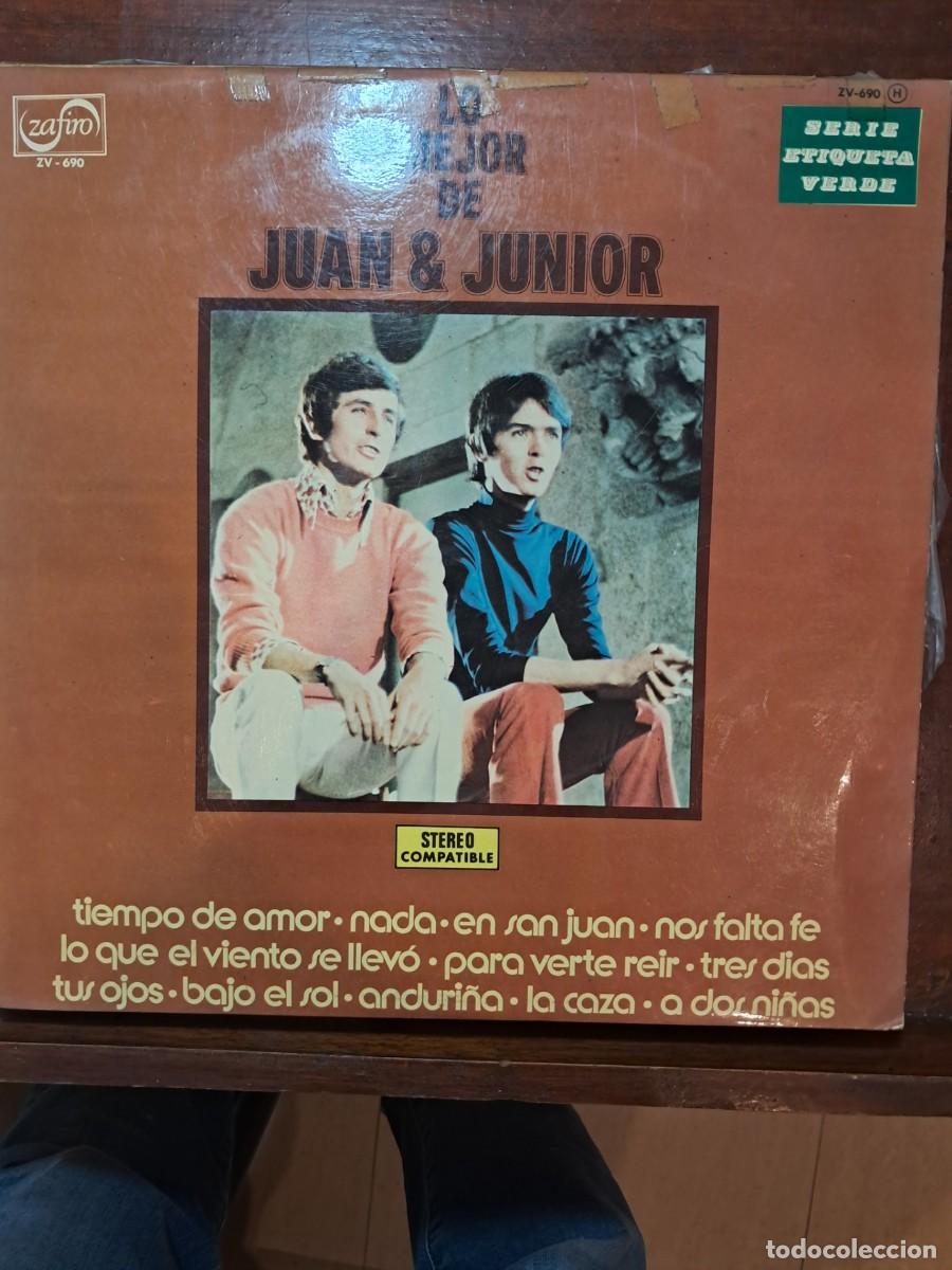Radios de v&aacute;lvulas: Radio tocadiscos antiguo mas lote de discos - Foto 5