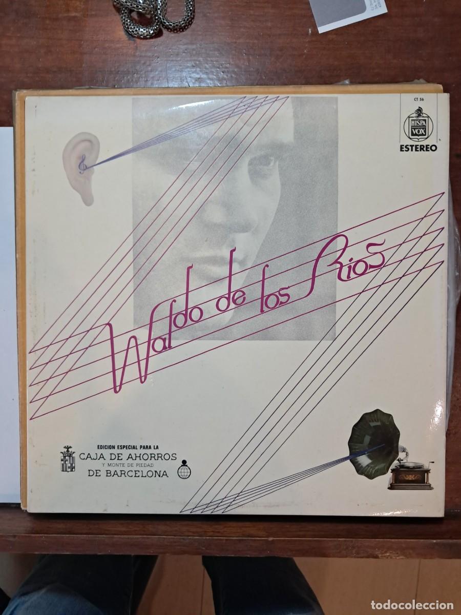 Radios de v&aacute;lvulas: Radio tocadiscos antiguo mas lote de discos - Foto 7