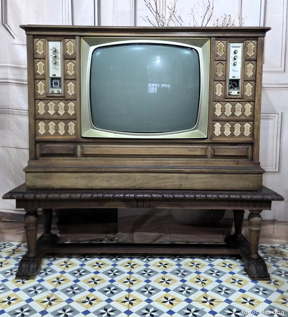 Radios &agrave; lampes: Mesa con televisor y radio de consola antiguo de la marca Inter Electr&oacute;nica, S.A. Inter-Grundig