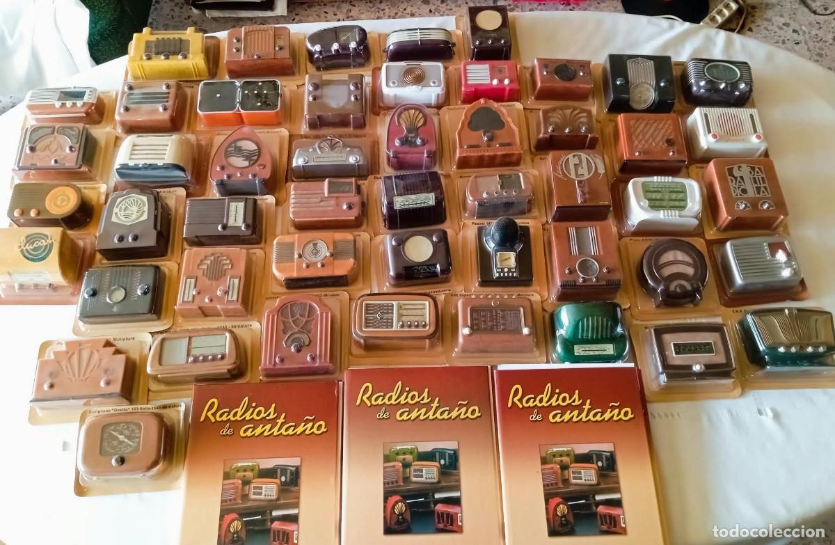 Radios de v&aacute;lvulas: Colecci&oacute;n Completa Radios de Anta&ntilde;o Planeta DeAgostini (2002-2004)- Lote 50 Radios Miniatura + Tomos