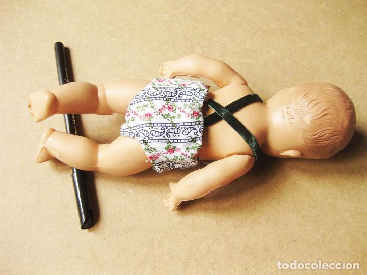 Reediciones mu&ntilde;ecas espa&ntilde;olas: MU&Ntilde;ECA O MU&Ntilde;ECO DE PL&Aacute;STISO TIPO CELULOIDE DE ARTE MADRID 1996 - Foto 3