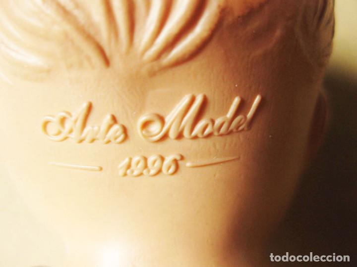 Reediciones mu&ntilde;ecas espa&ntilde;olas: MU&Ntilde;ECA O MU&Ntilde;ECO DE PL&Aacute;STISO TIPO CELULOIDE DE ARTE MADRID 1996 - Foto 4