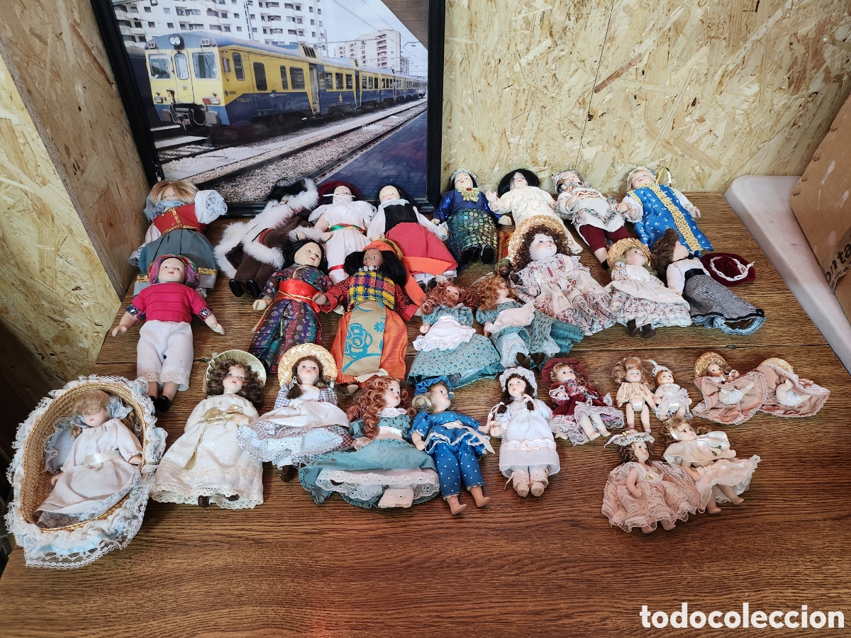 Reediciones mu&ntilde;ecas espa&ntilde;olas: 29 peque&ntilde;as mu&ntilde;ecas de porcelana