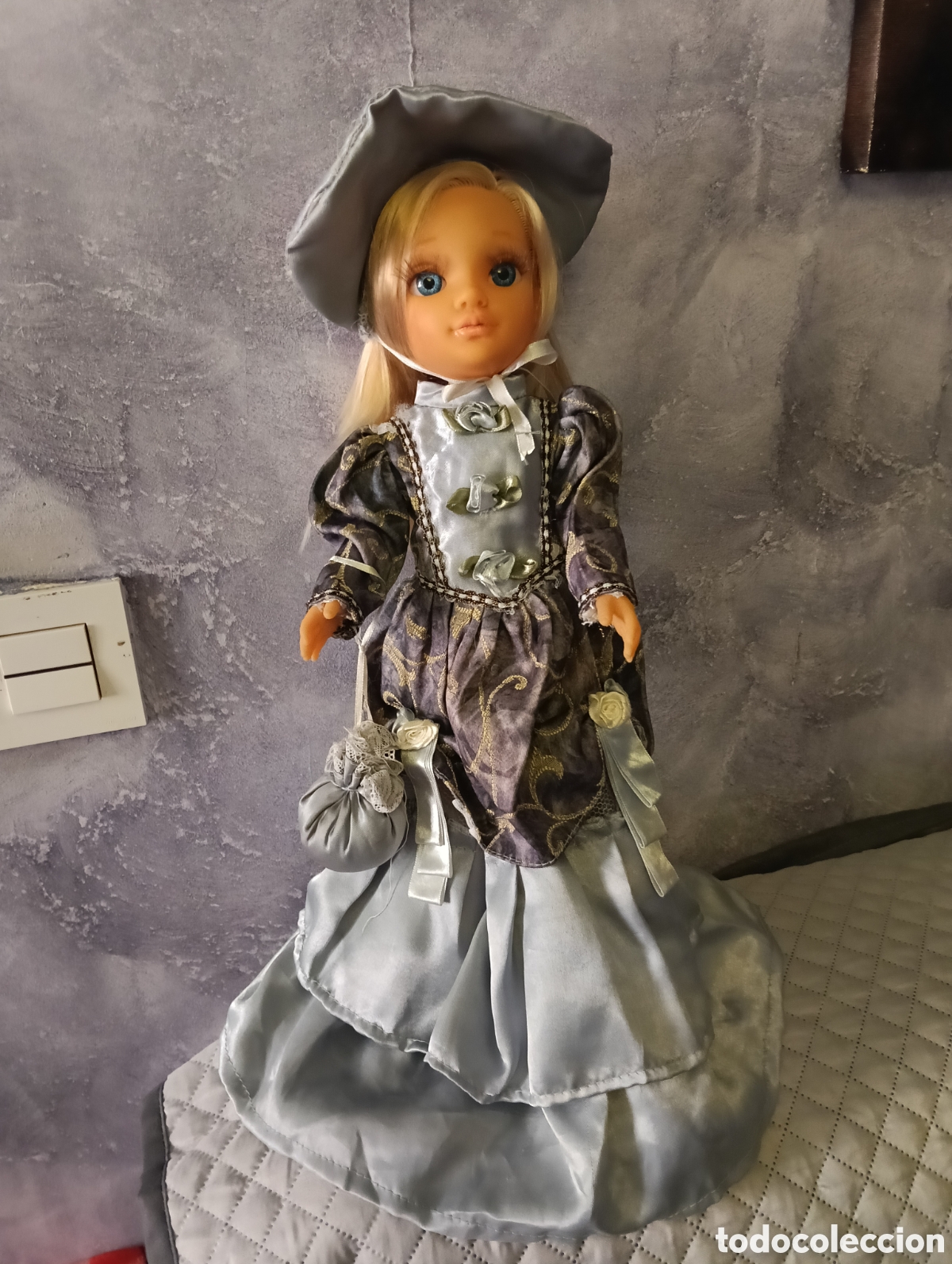 Reediciones mu&ntilde;ecas espa&ntilde;olas: Mu&ntilde;eca Nancy de Famosa, modelo de colecci&oacute;n con rasgos cl&aacute;sicos, ojos azules