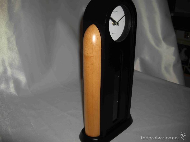 Relojes autom&aacute;ticos: reloj sobremesa madera pendulo - Foto 2