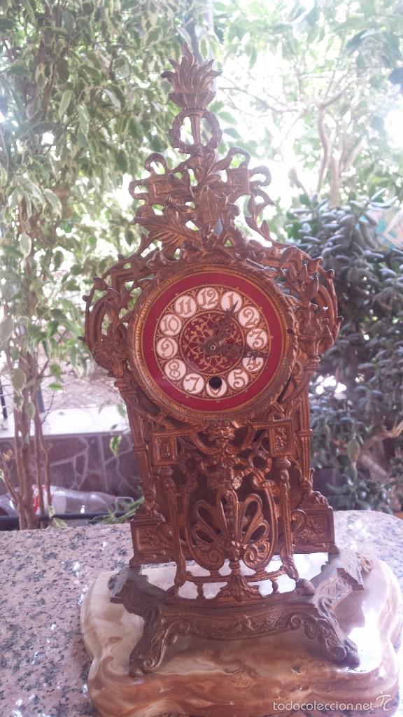 Relojes autom&aacute;ticos: antiguo reloj de bronce, - Foto 1