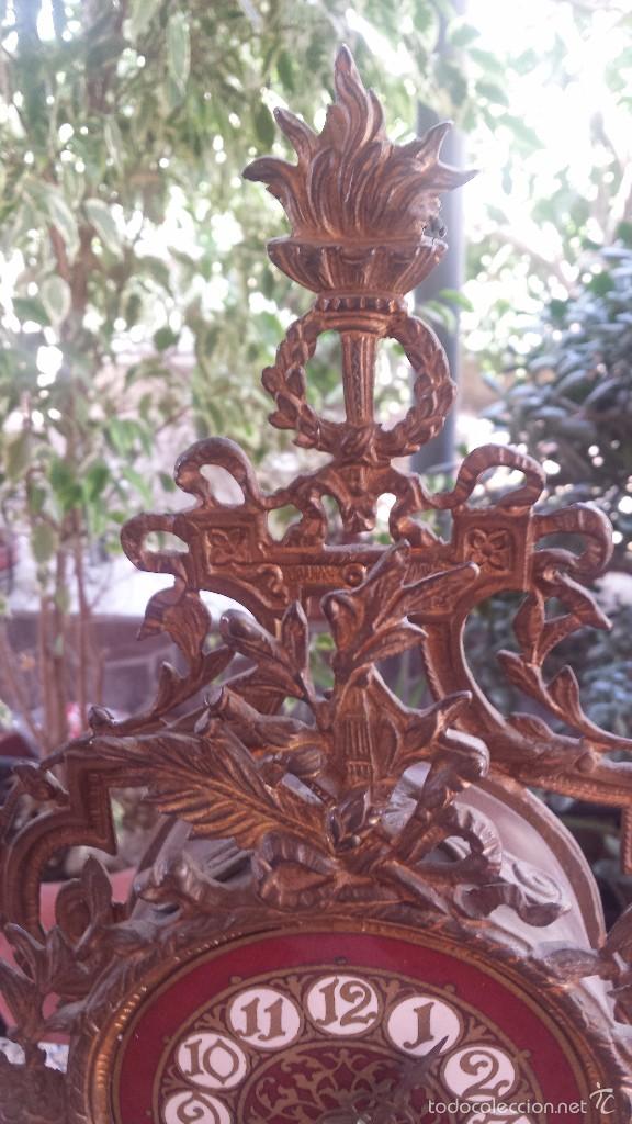 Relojes autom&aacute;ticos: antiguo reloj de bronce, - Foto 4