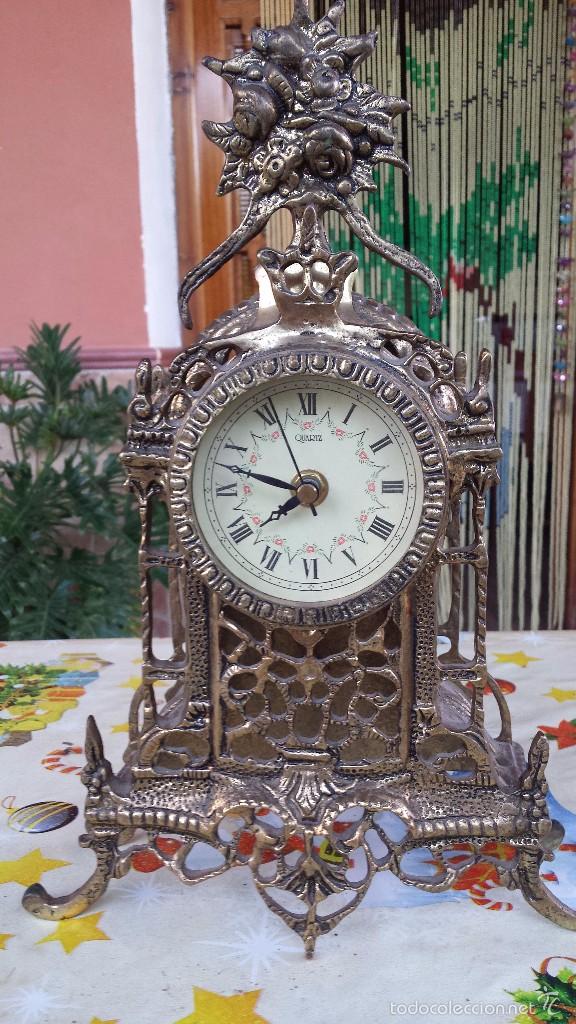 Relojes autom&aacute;ticos: antiguo reloj de bronce, - Foto 1
