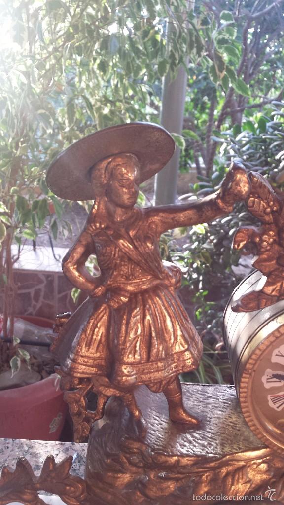 Relojes autom&aacute;ticos: antiguo reloj de bronce con pie de marmol - Foto 4