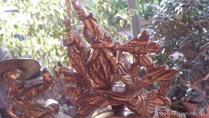 Relojes autom&aacute;ticos: antiguo reloj de bronce con pie de marmol - Foto 5