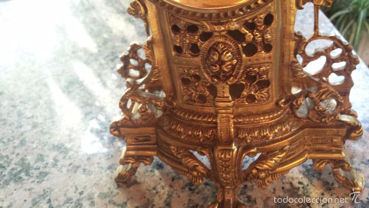 Relojes autom&aacute;ticos: antiguo reloj de bronce. - Foto 3