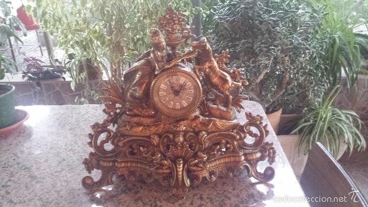 Relojes autom&aacute;ticos: antiguo reloj de bronce, - Foto 1