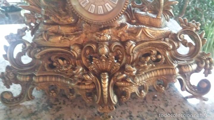 Relojes autom&aacute;ticos: antiguo reloj de bronce, - Foto 2