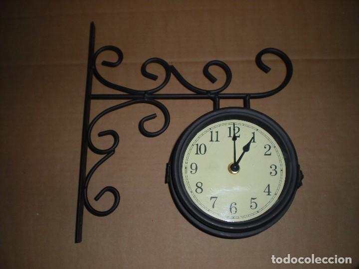 Relojes autom&aacute;ticos: reloj de anclar a pared, dos caras, funciona a pilas - Foto 1