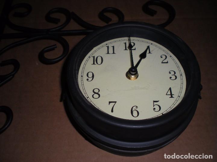 Relojes autom&aacute;ticos: reloj de anclar a pared, dos caras, funciona a pilas - Foto 2