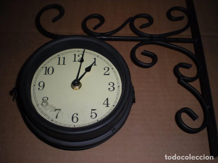 Relojes autom&aacute;ticos: reloj de anclar a pared, dos caras, funciona a pilas - Foto 3