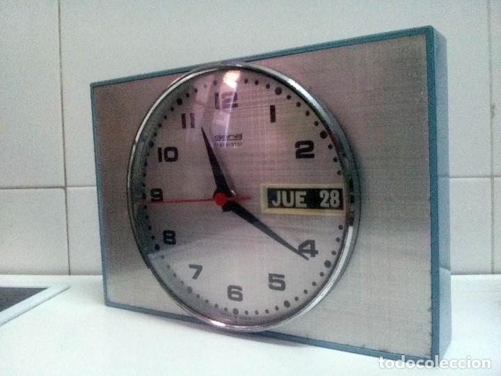 Relojes autom&aacute;ticos: reloj de pared con calendario - Foto 4