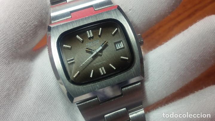 Montre Automatique SHD Dorée - Cadran 4cm, 22 Rubis, Antichoc Et Antimagnétique - Occasion En Bon état