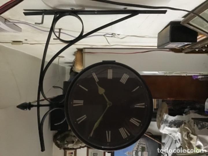 Relojes autom&aacute;ticos: Reloj. De dos caras.   Dos esferasa pilas - Foto 2