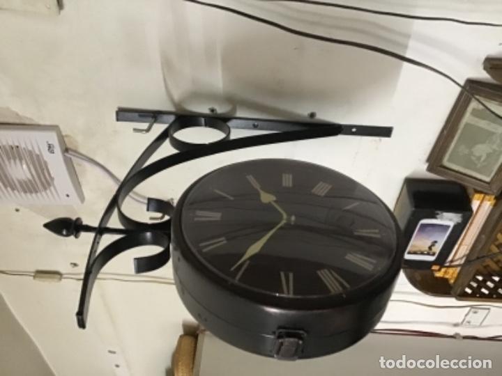 Relojes autom&aacute;ticos: Reloj. De dos caras.   Dos esferasa pilas - Foto 3