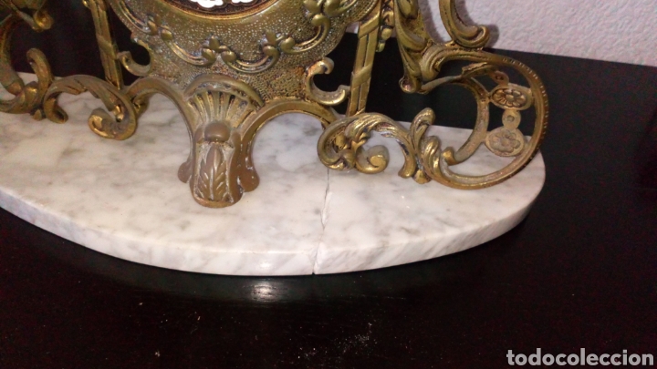 Relojes autom&aacute;ticos: Reloj de mesa con base de marmol en bronce - Foto 3