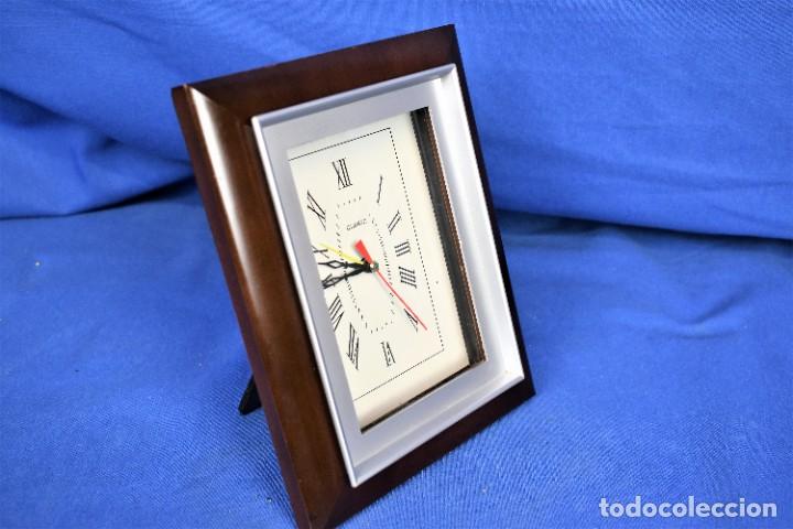 Relojes autom&aacute;ticos: Bonito reloj despertador - Foto 3