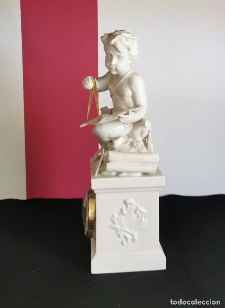 Relojes autom&aacute;ticos: RELOJ CON QUERUBIN DE PORCELANA DE ALGORA - Foto 3