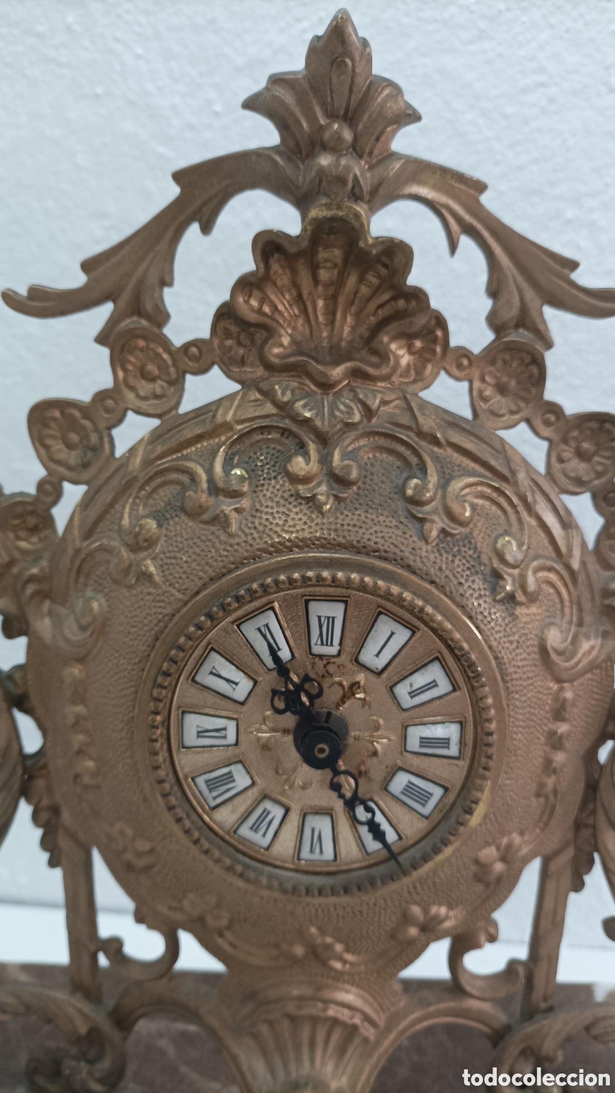 Relojes autom&aacute;ticos: Reloj de mesa antiguo de bronce y m&aacute;rmol - Foto 4