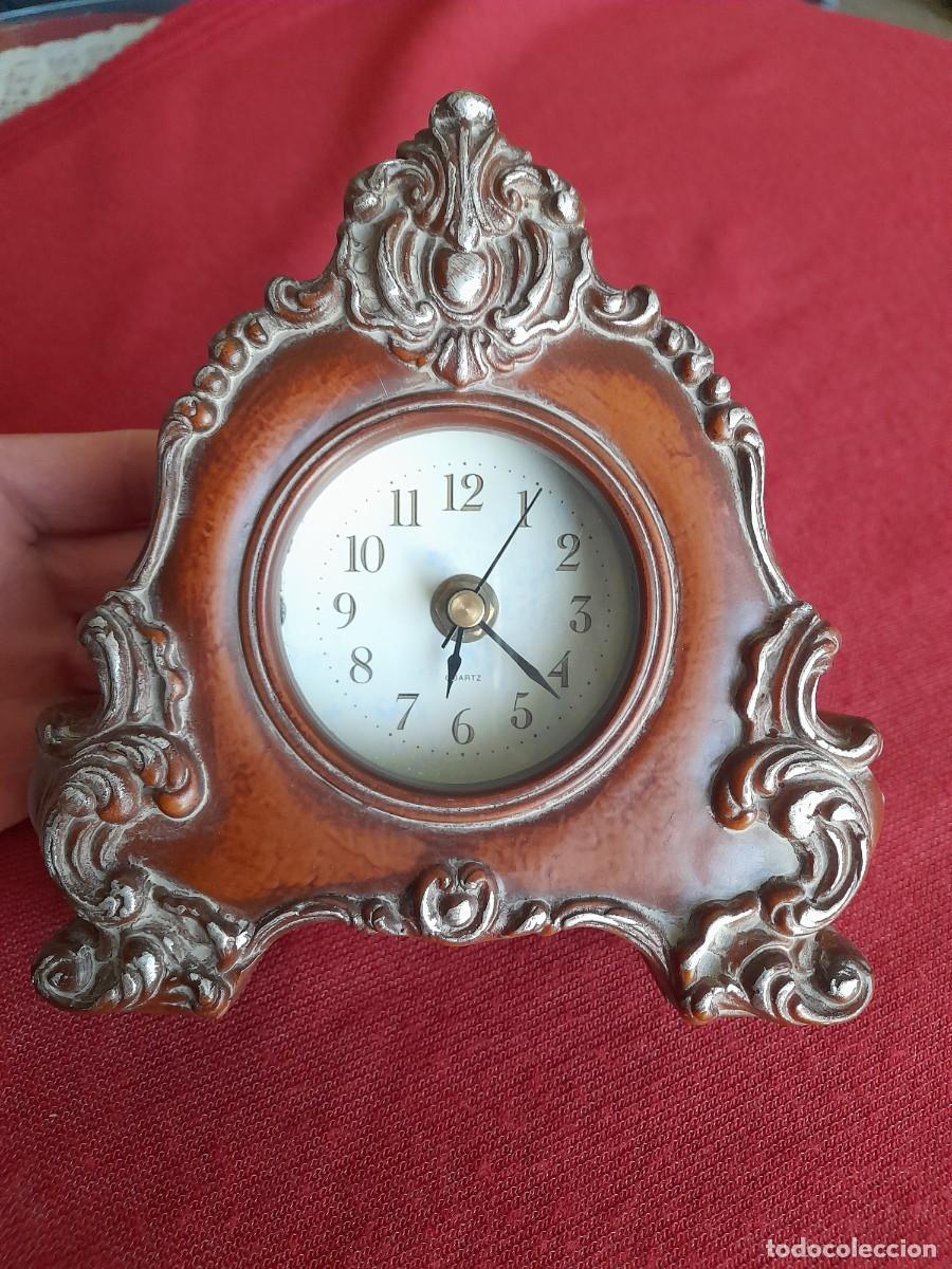 Relojes autom&aacute;ticos: Reloj de pl&aacute;stico estilo Luis XV a pilas - Foto 1